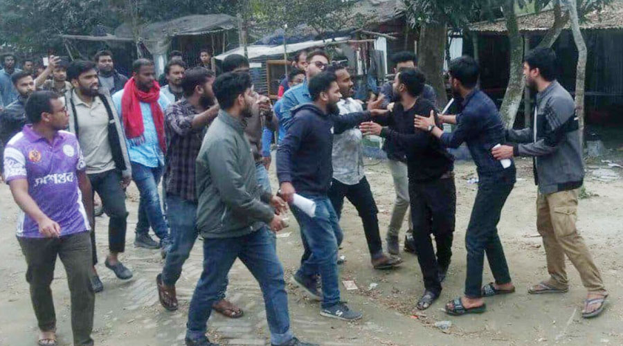 ‘জয় বাংলা’ স্লোগান দিয়ে সাংবাদিক ও সমন্বয়কদের ওপর ছাত্রলীগের হামলা