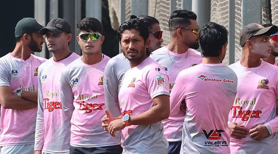 টাকা না পেয়ে বিদেশিদের ম্যাচ বর্জন, দেশিদের নিয়ে মাঠে রাজশাহী