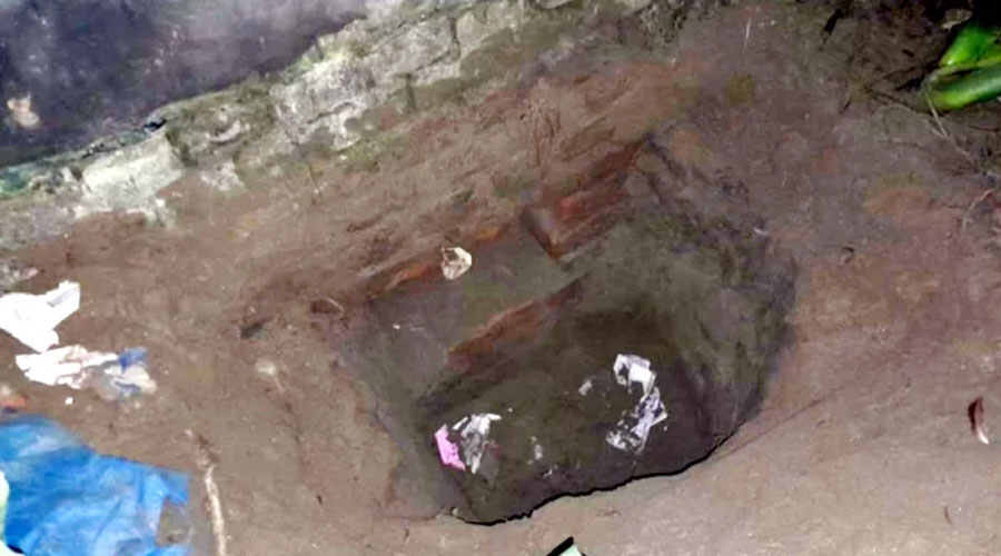 সুরঙ্গ খুড়ে লালমনিরহাটের সোনালী ব্যাংকের একটি শাখায় ডাকাতির চেষ্টা করেছে দুর্বৃত্তরা।