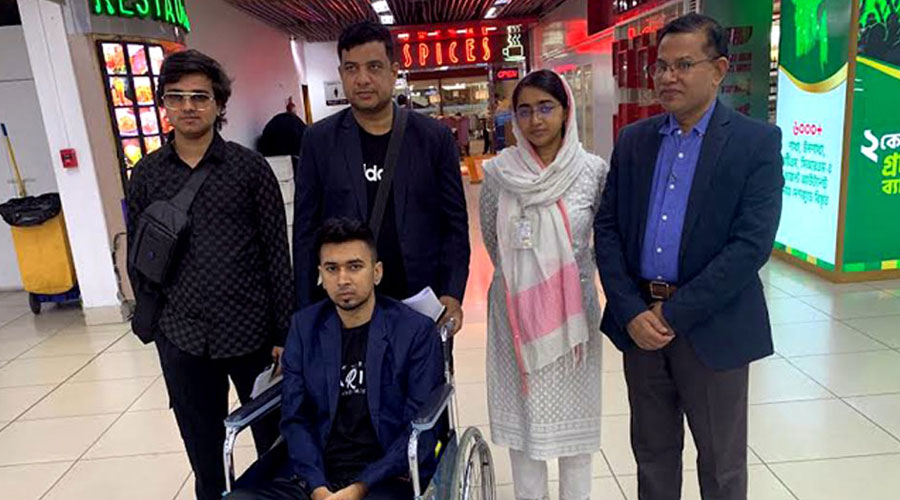 জুলাই আন্দোলনে আহত আরও ২ জনকে পাঠানো হলো সিঙ্গাপুরে