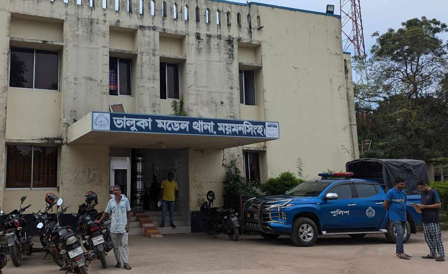 ভালুকায় রাতে বাড়ির মালিক কে জিম্মি করে ডাকাতি