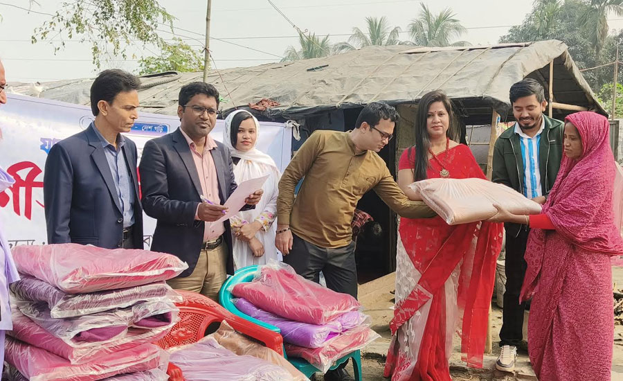সোনারগাঁওয়ের বেদেপল্লিতে শীতবস্ত্র বিতরণ