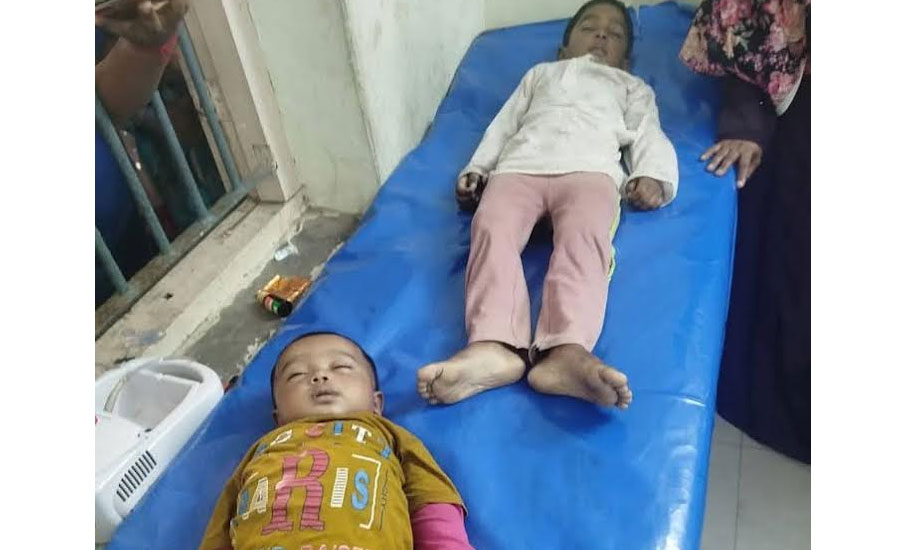 শ্যামনগর হাসপাতালে স্বজনদের কান্নার রোল, মা বেচে গেলেও শিশু সন্তান দুটি মারা গেল