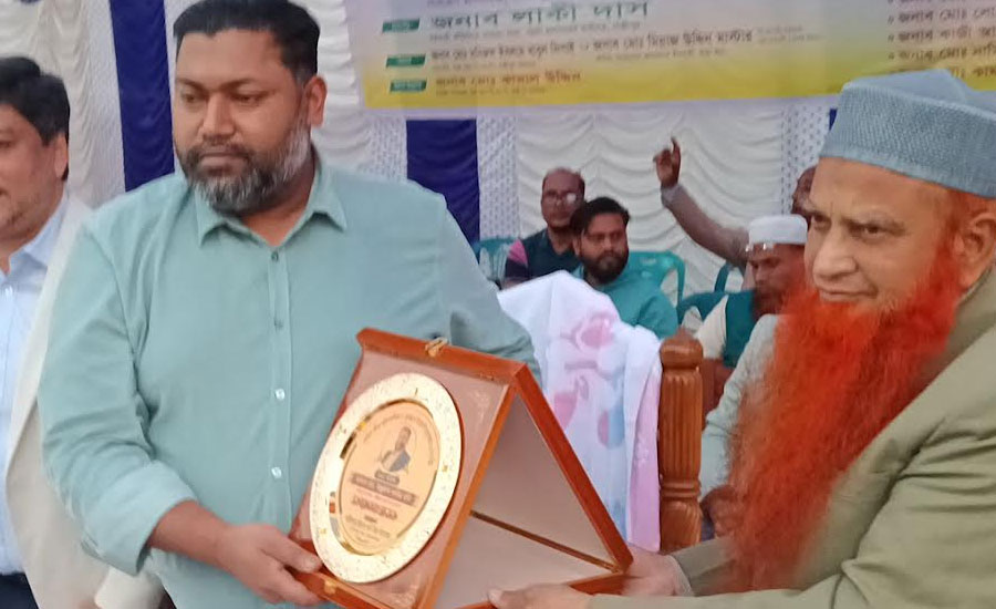 তারা বইতে কিছু হাস্যকর অনুচ্ছেদ দিয়েছিলো : রনি