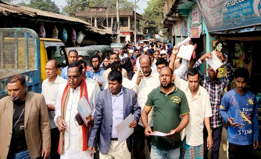 রাঙ্গুনিয়ার সরফভাটায় রাষ্ট্র কাঠামোর ৩১দফার লিফলেট বিতরণ