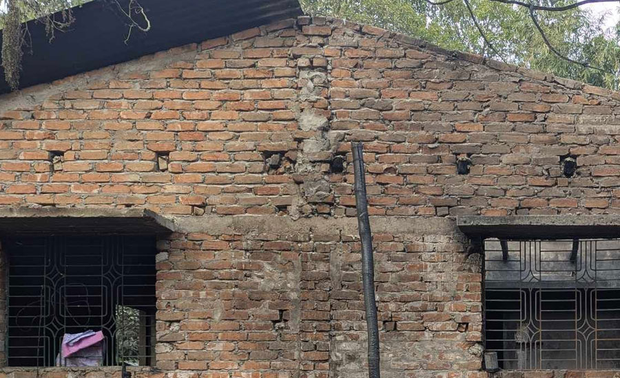 রাঙ্গুনিয়ায় আগুনে পুড়ল দিনমজুরের বসতঘর 