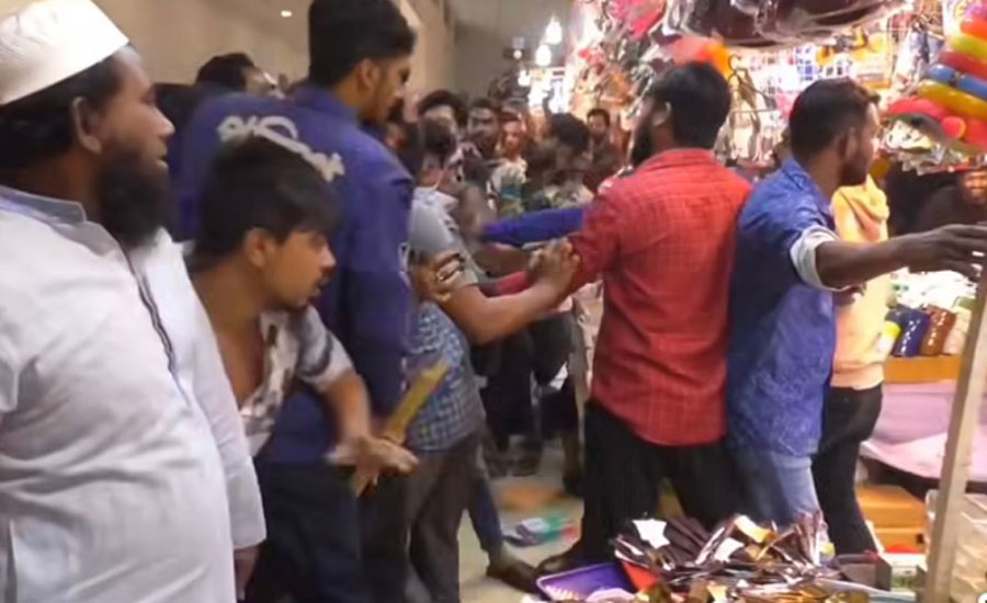 ঢাকা বাণিজ্য মেলায় ব্লেজার-ক্রোকারিজ ব্যবসায়ীদের মধ্যে সংঘর্ষ