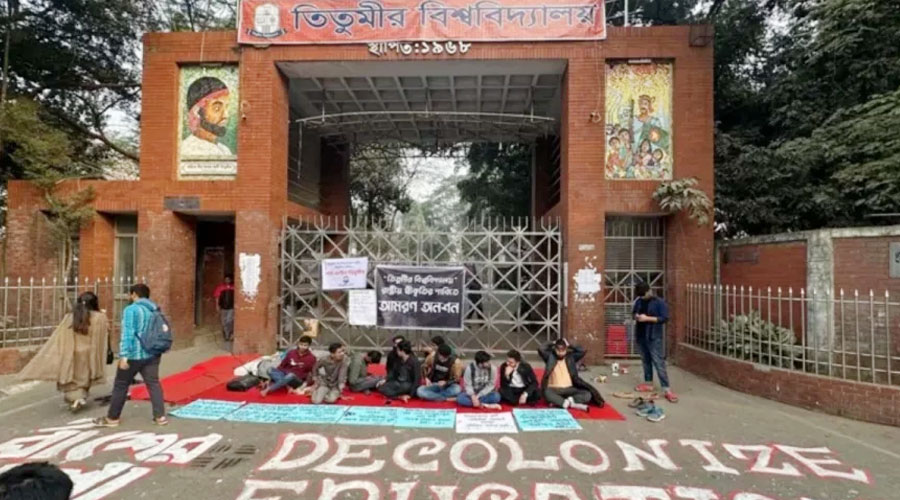 চতুর্থদিনের মতো অনশনে তিতুমীরের শিক্ষার্থীরা, বিকালে অবরোধ