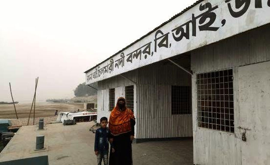 চিলমারী-রৌমারী নৌরুটে ফেরি বন্ধ! নাব্যতা সংকটের দায় কার?