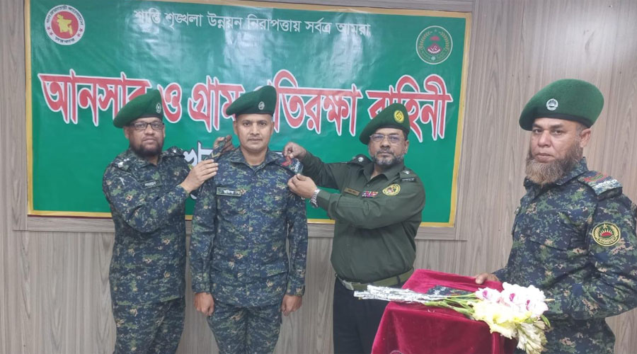 খুলনা রেঞ্জ'র পদোন্নতি আনসার ব্যাটালিয়ন সদস্যদের র‌্যাংক ব্যাজ পরিধান