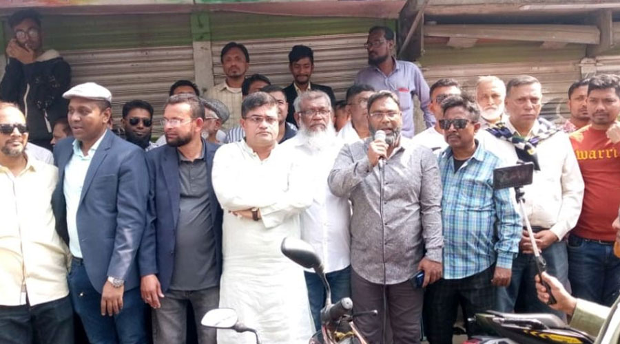 মিরপুরে ১০৭ বছরের পুরোনো মাঠ দখলমুক্তের দাবিতে মানববন্ধন