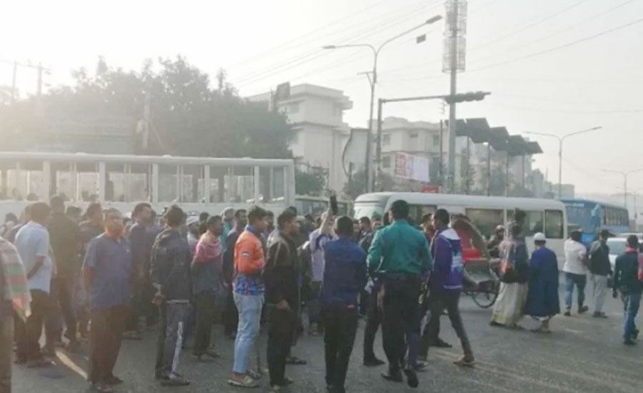 রাজধানীতে সিএনজি অটোরিকশা চালকদের সড়ক অবরোধ