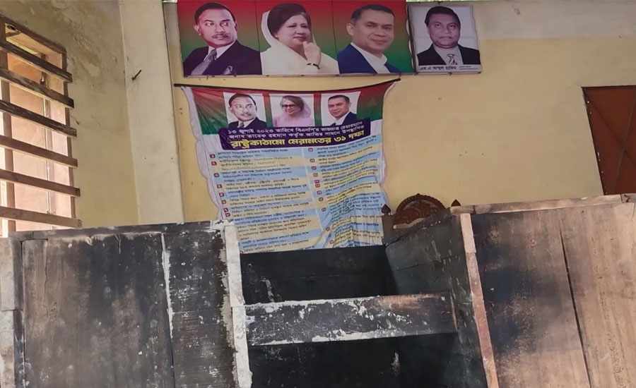 পিরোজপুরে বিএনপি অফিসে আগুন 