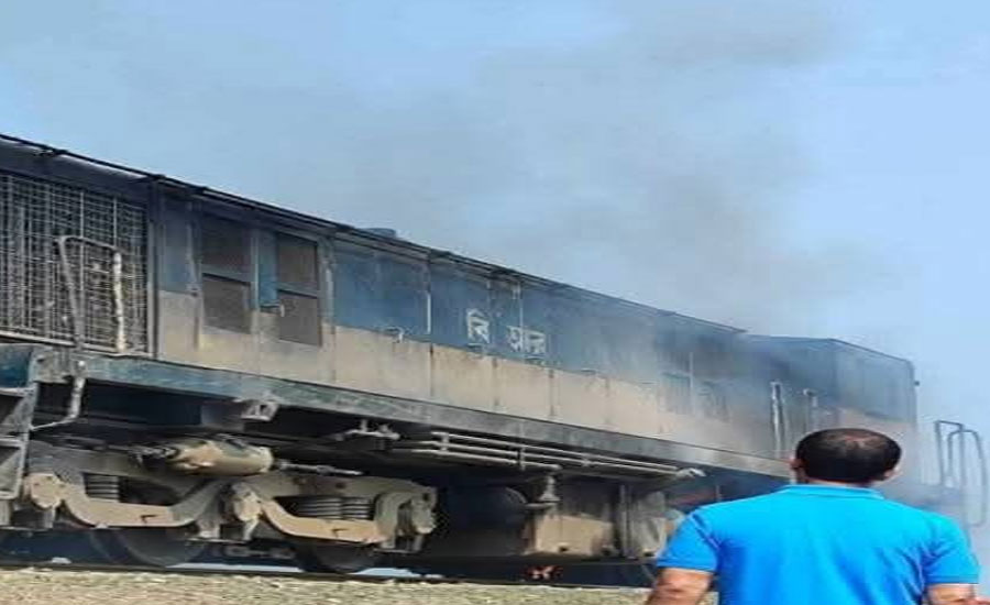 নেত্রকোণায় বলাকা কমিউটার ট্রেনে অগ্নিকান্ড, ময়মনসিংহ জারিয়া রেল যোগাযোগ বন্ধের ৫ ঘন্টার পর স্বাভাবিক 