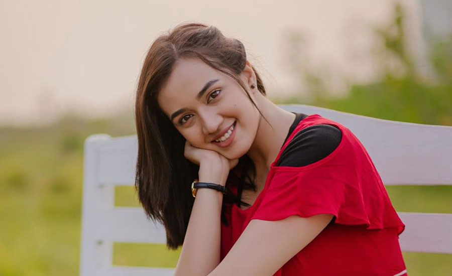 নামাজি জীবনসঙ্গী খুঁজছেন আইশা খান