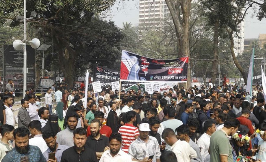 শহীদ মিনারে মানুষের ঢল