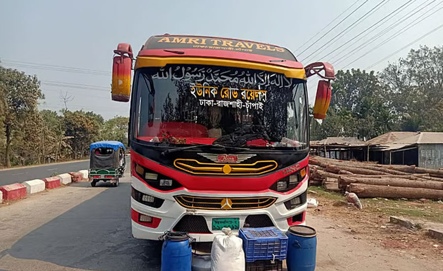 ঢাকা-রাজশাহী রুটে চলন্ত বাসে ডাকাতির যে বর্ণনা দিলেন যাত্রীরা