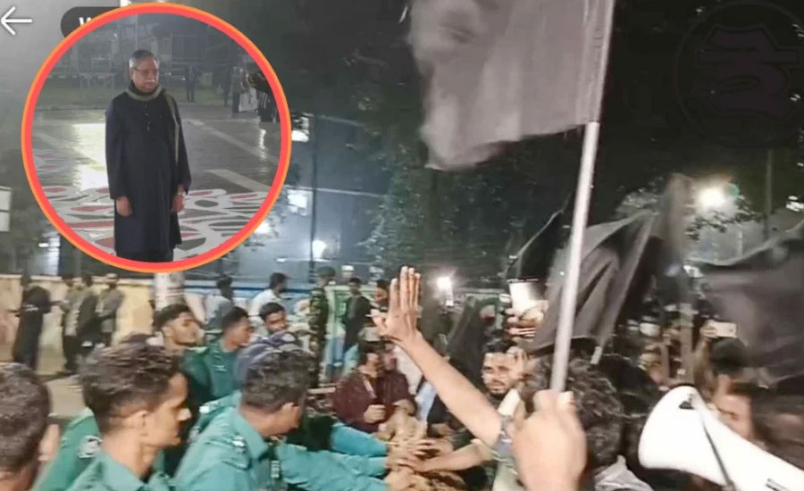 ‘গো ব্যাক চুপ্পু’ বিক্ষোভের মধ্যেই ভাষা শহীদদের শ্রদ্ধা জানালেন রাষ্ট্রপতি