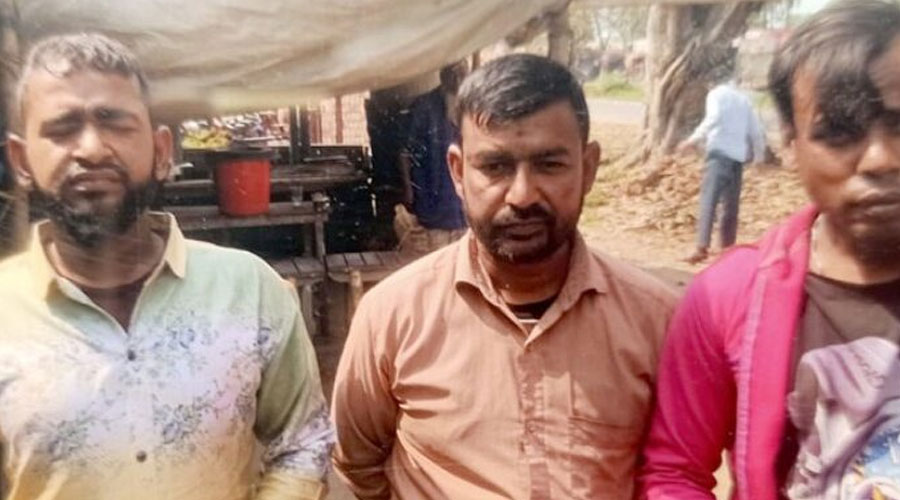 ছবি: এর আগে বাস চালক বাবলু ইসলাম, চালকের সহকারী সুমন ইসলাম ও সুপারভাইজার মাহবুব আলমকে গ্রেফতার করে ছিলো পুলিশ। আদালতে হাজির করলে শুনানি শেষে জামিনের আদেশ দেন।