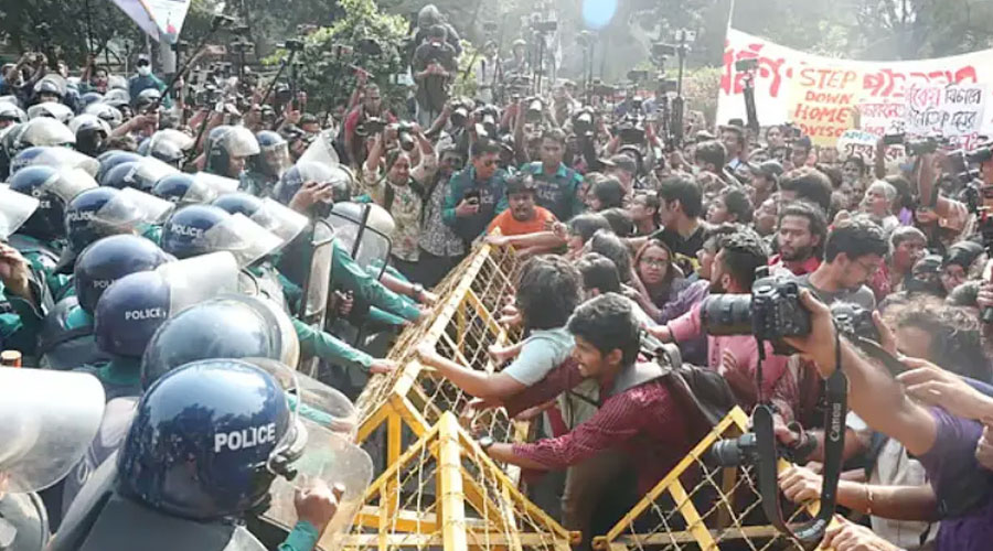 স্বরাষ্ট্র উপদেষ্টার পদত্যাগের দাবিতে গণপদযাত্রায় বাধার সম্মুখীন