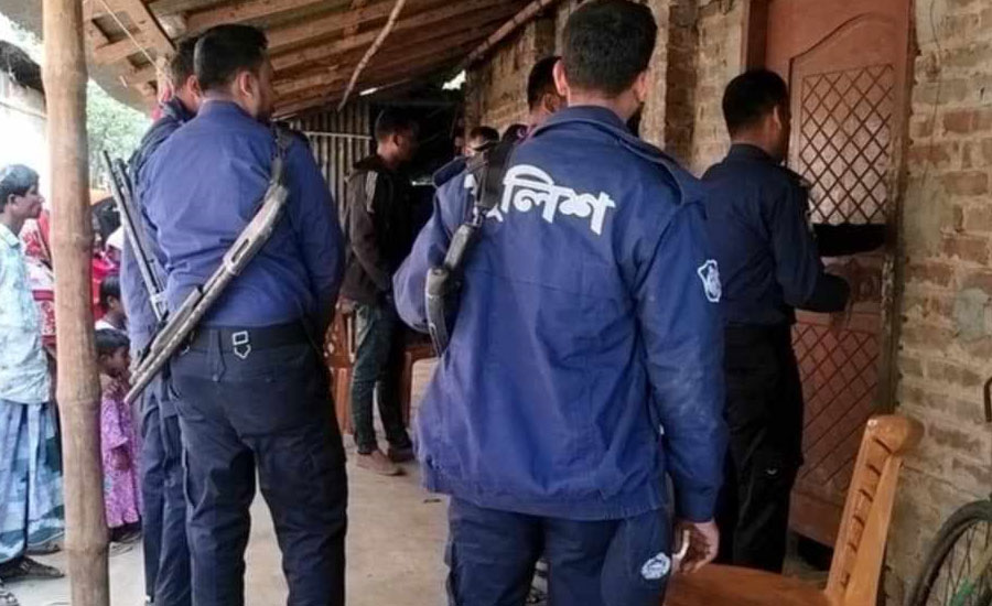 গোমস্তাপুরে পরকীয়ার জেরে স্থানীয় কবিরাজকে কুপিয়ে হত্যা