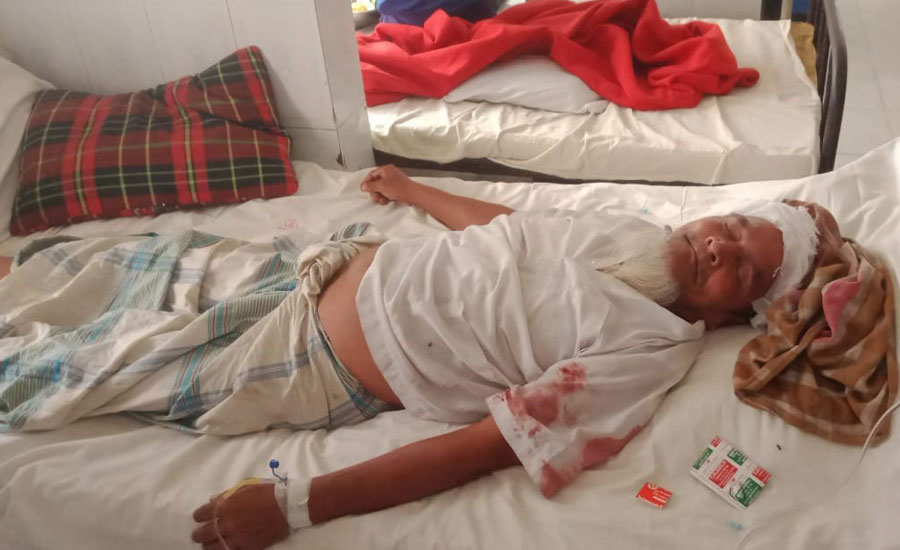 যুবলীগ নেতার নেতৃত্বে হামলার অভিযোগ ভাণ্ডারিয়ায় কৃষককে কুপিয়ে জখম