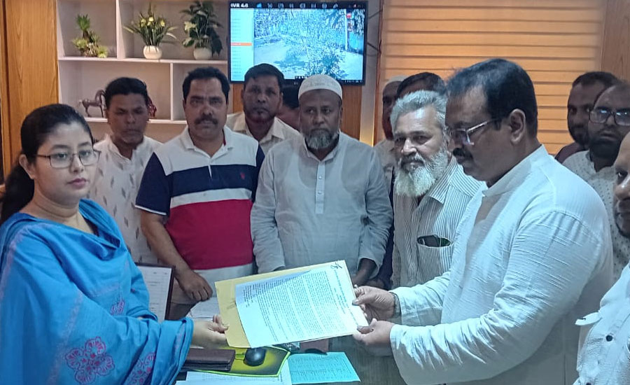 কাপাসিয়ায় ইটভাটায় ভ্রাম্যমাণ আদালত, জরিমানা ও ভাংচুরের প্রতিবাদে বিক্ষোভ