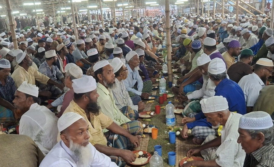 সাতক্ষীরার নলতা শরীফের ইফতারে ফুটে উঠে পরম ভ্রাতৃত্ববোধ 