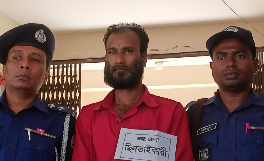 সেহরি শেষে কুরআন তেলাওয়াতরত বৃদ্ধার গহনা চুরি, আটক -১