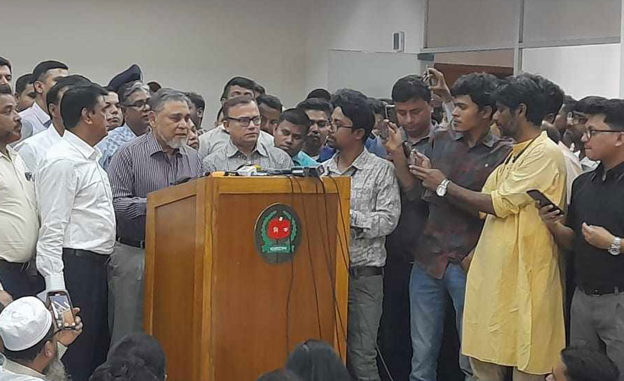 এনআইডি সেবা সরিয়ে নিলে ইসির কার্যক্রম বন্ধের হুঁশিয়ারি কর্মকর্তাদের