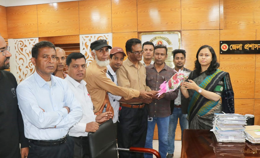 নাটোরে  কম্বাইন্ড হিউম্যান রাইটস ওয়ার্ল্ড এর সদস্যদের সাথে জেলা প্রশাসক সহ উর্ধতন কর্মকর্তাদের সাথে শুভেচ্ছা বিনিময়