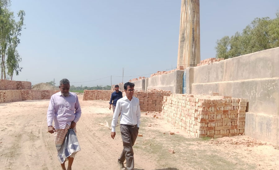 রাণীনগরে দুই ইটভাটা মালিককে একলাখ টাকা জরিমানা