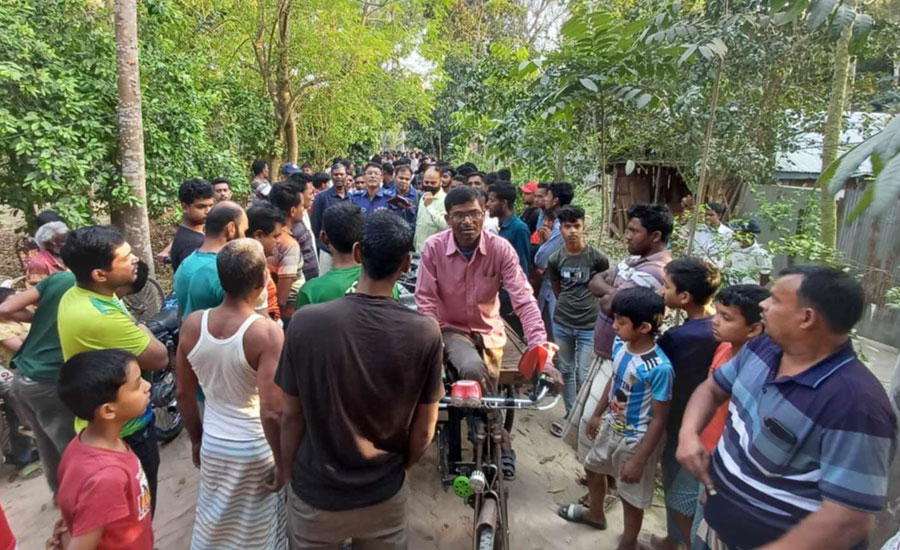 নাটোরের লালপুরে প্রকাশ্যে মেম্বারকে লক্ষ্য করে গুলি, অল্পের জন্য প্রাণে রক্ষা