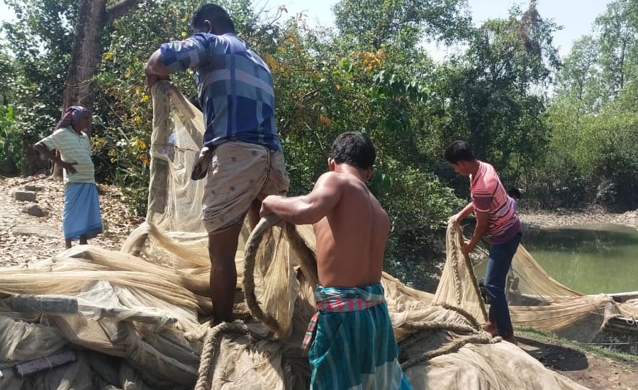 রাঙ্গাবালীর ইলিশ অভয়াশ্রমে অভিযান চালিয়ে পঞ্চাশ হাজার মিটার অবৈধ জাল জব্দ 