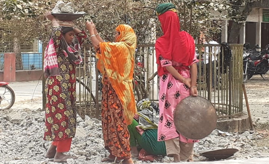 নারী দিবসে তেঁতুলিয়ার এলজিইডি নারী শ্রমিকরা বৈষম্যের স্বীকার 