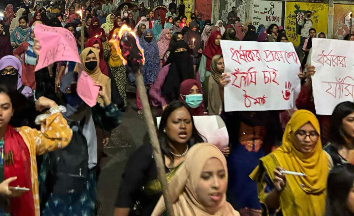নারী ও শিশু ধর্ষণের শাস্তি মৃত্যুদণ্ডের দাবিতে মশাল মিছিল