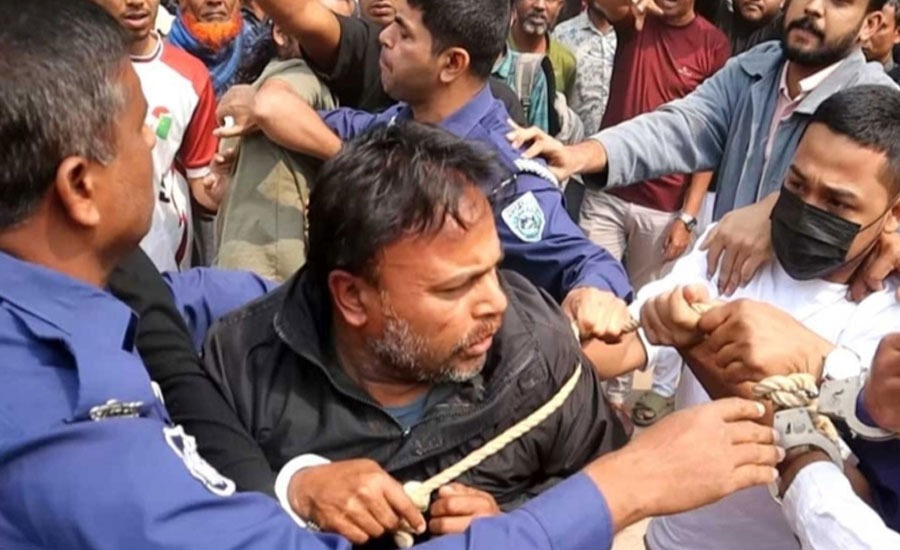 ঠাকুরগাঁওয়ে শিশু ধর্ষক মানিককে উৎসুক জনতা আদালতে গণধোলাই