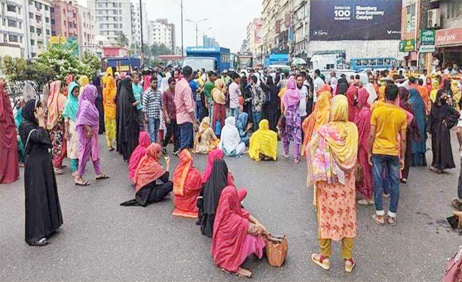 বনানীতে সড়ক দুর্ঘটনায় পোশাকশ্রমিক নিহত, প্রতিবাদে অবরোধ, যানজট