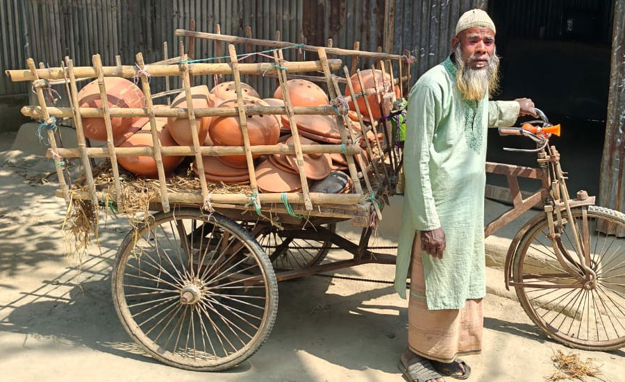 ‘তিনি সপ্তাহে ১৫০ টাকা বেতন পাওয়া এক অভাগা মুয়াজ্জিন’