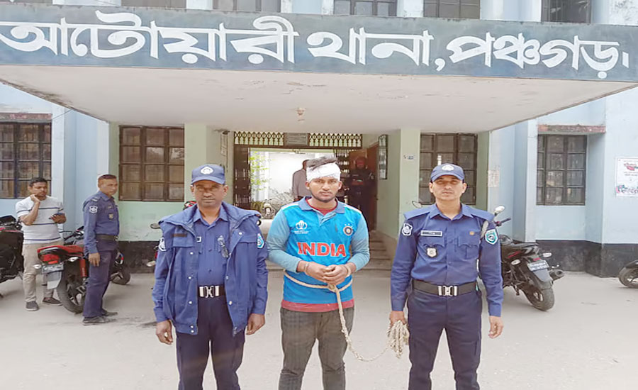 চোর সন্দেহে আটক, মোবাইল ঘেঁটে বেরিয়ে এল ধর্ষণ-হত্যাসহ নানা ঘটনা