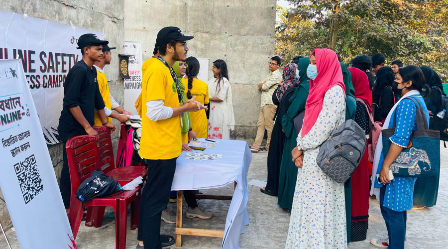 দেশের তরুণদের অনলাইন নিরাপত্তা সম্পর্কে সচেতন করতে ক্যাম্পেইন 