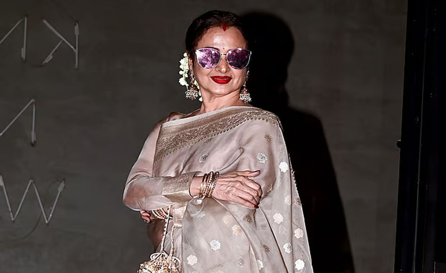 নতুনদের উদ্দেশে কী বললেন রেখা, অজয়