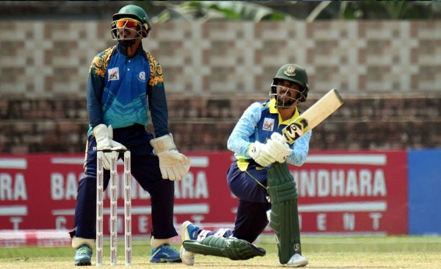 মুমিনুলের ঝোড়ো ইনিংসে আবাহনীর বড় জয়