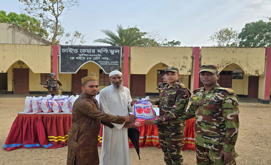 বাঙ্গালহালিয়া আর্মি ক্যাম্প  উদ্যোগে পবিত্র রমজাম উপলক্ষে গরীব দুস্থদের মধ্যে ইফতার সামগ্রী বিতরন