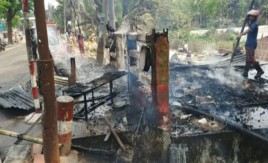 আওয়ামী লীগ নেতার লাইসেন্সে  থাকায় নির্মাণাধীন মডেল মসজিদ সাইটে হামলা-ভাঙচুর