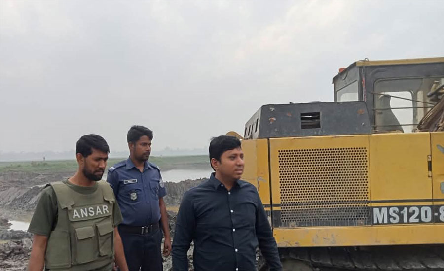 সরাইলে অবৈধভাবে মাটি কাটার অপরাধে একজনের কারাদণ্ড, ভেকু সহ ট্রাক জব্দ 