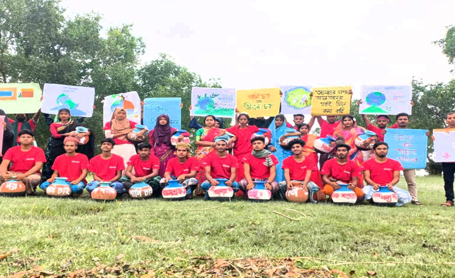 পাথরঘাটায় সুপেয় পানির খোঁজে খালি কলসি নিয়ে পানি দিবস পালিত 
