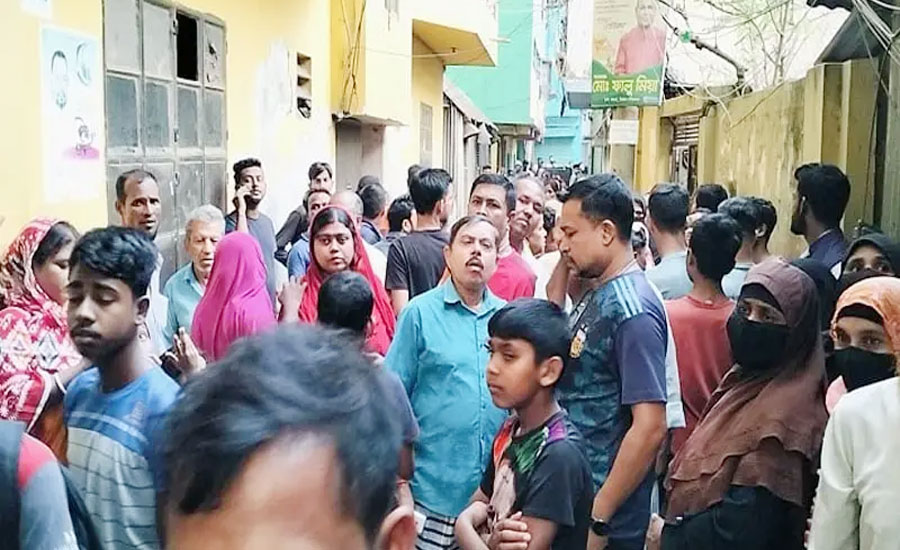 শোবার ঘর থেকে স্ত্রী-সন্তান ও স্বামীর মরদেহ উদ্ধার