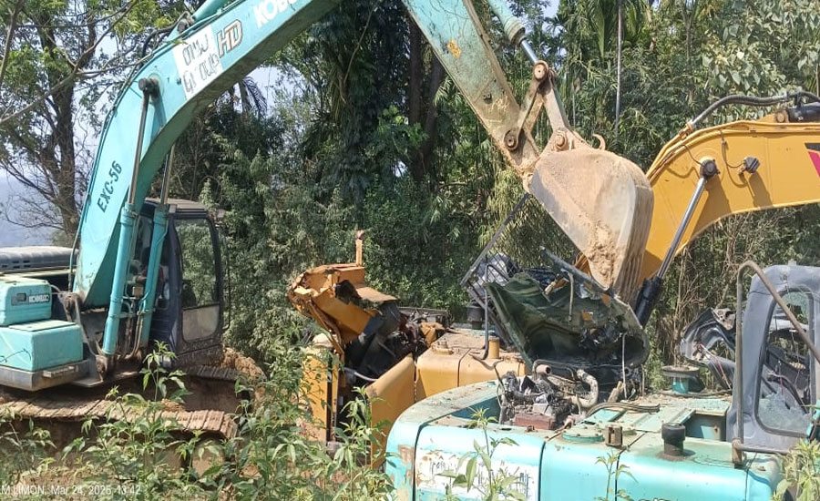 জাফলংয়ে টাস্কফোর্সের অভিযান: ৪টি এক্সেভেটরসহ ২০টি শেলু মেশিন ধ্বংস!