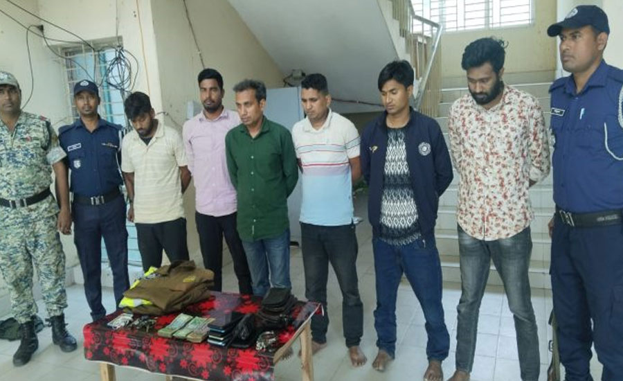 রাজশাহী ডিবি পুলিশের ৬ সদস্য গ্রেপ্তার 